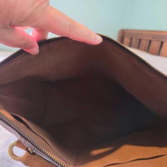 Louis Vuitton - Picture 3 of 4